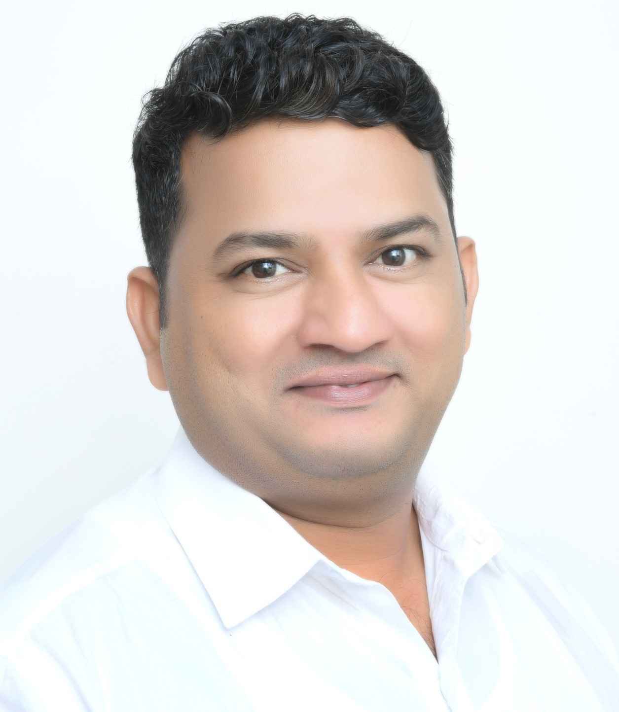 Shri Mukesh V. Ghumre